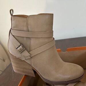 Korks Women's Tan Ankle Boots